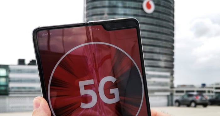 Vodafone: 5G-Tarife für Privat- & Geschäftskunden verfügbar - 5G-Option & jetzt bis zu 1 GBit/s surfen!