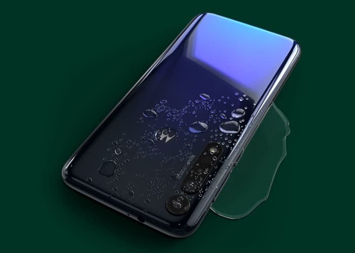 Motorola Moto G8 Plus im Wasser