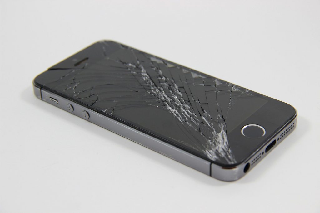 iPhone mit kaputtem Display