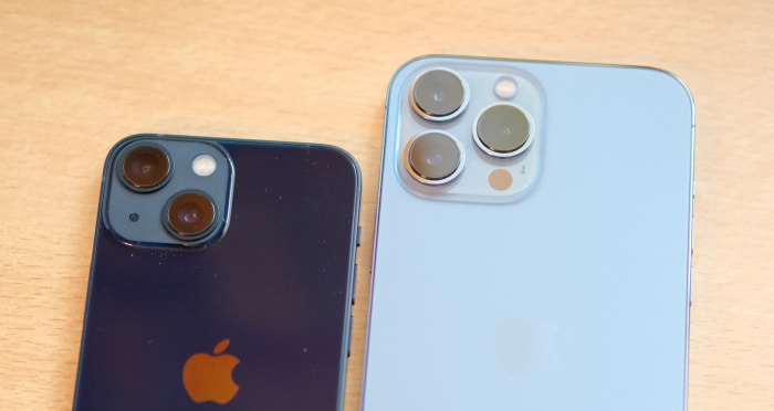 iPhone 13 mini vs. iPhone 13 Pro Max Test Vergleich - Rückseiten