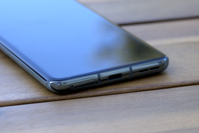 OnePlus 10 Pro im Test - untere Kante