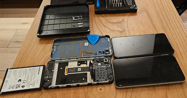 Nokia G22 reparieren mit iFixit Werkzeug Toolkit