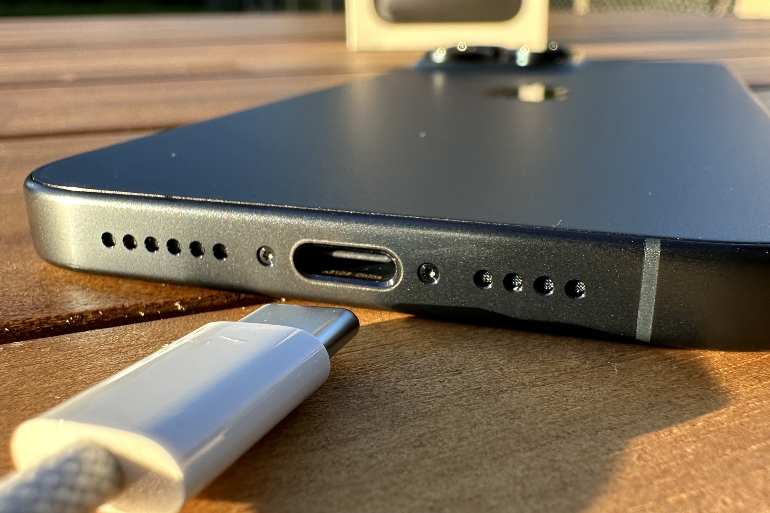 Apple iPhone 15 Pro Max im Test - USB-C