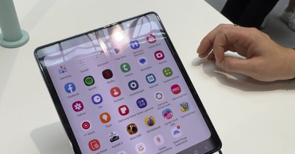 Samsung Galaxy Z Fold 5 während der offiziellen Vorstellung