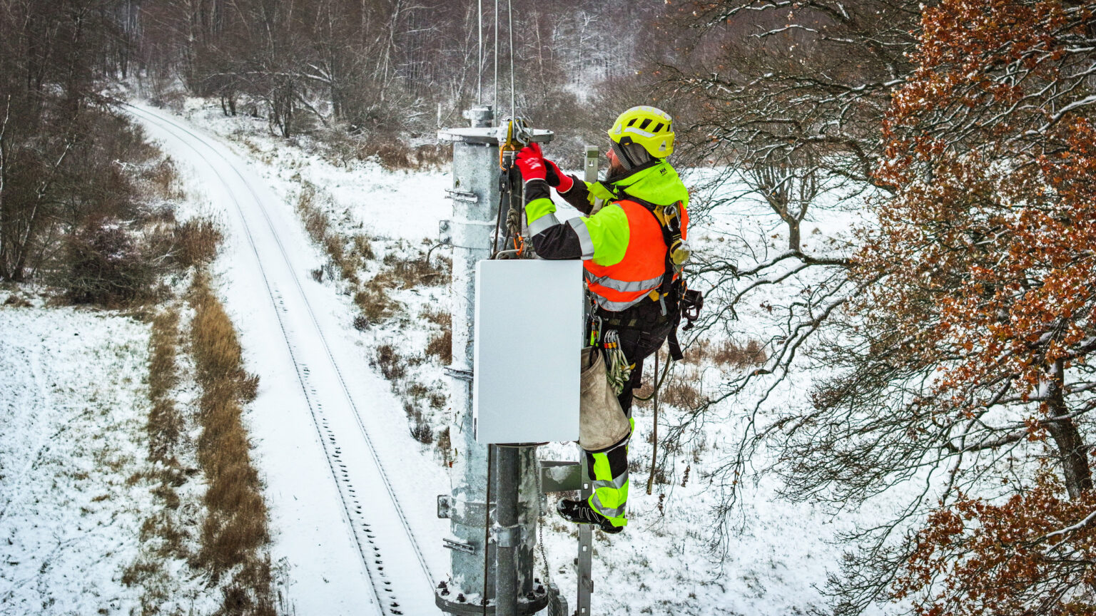 Aufbau einer 5G-Teststrecke in Mecklenburg-Vorpommern. (Foto: Deutsche Bahn AG / Max Lautenschläger)