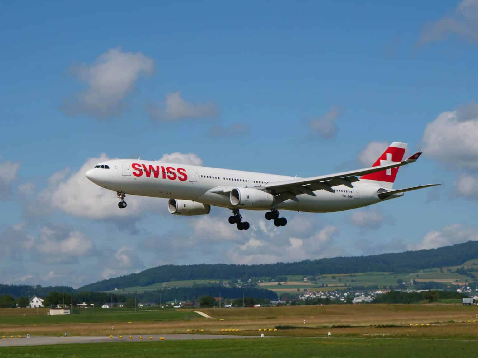 Zum Flug bietet die Swiss auch eSIM-Tarife an. (Bild: eSIM Go)