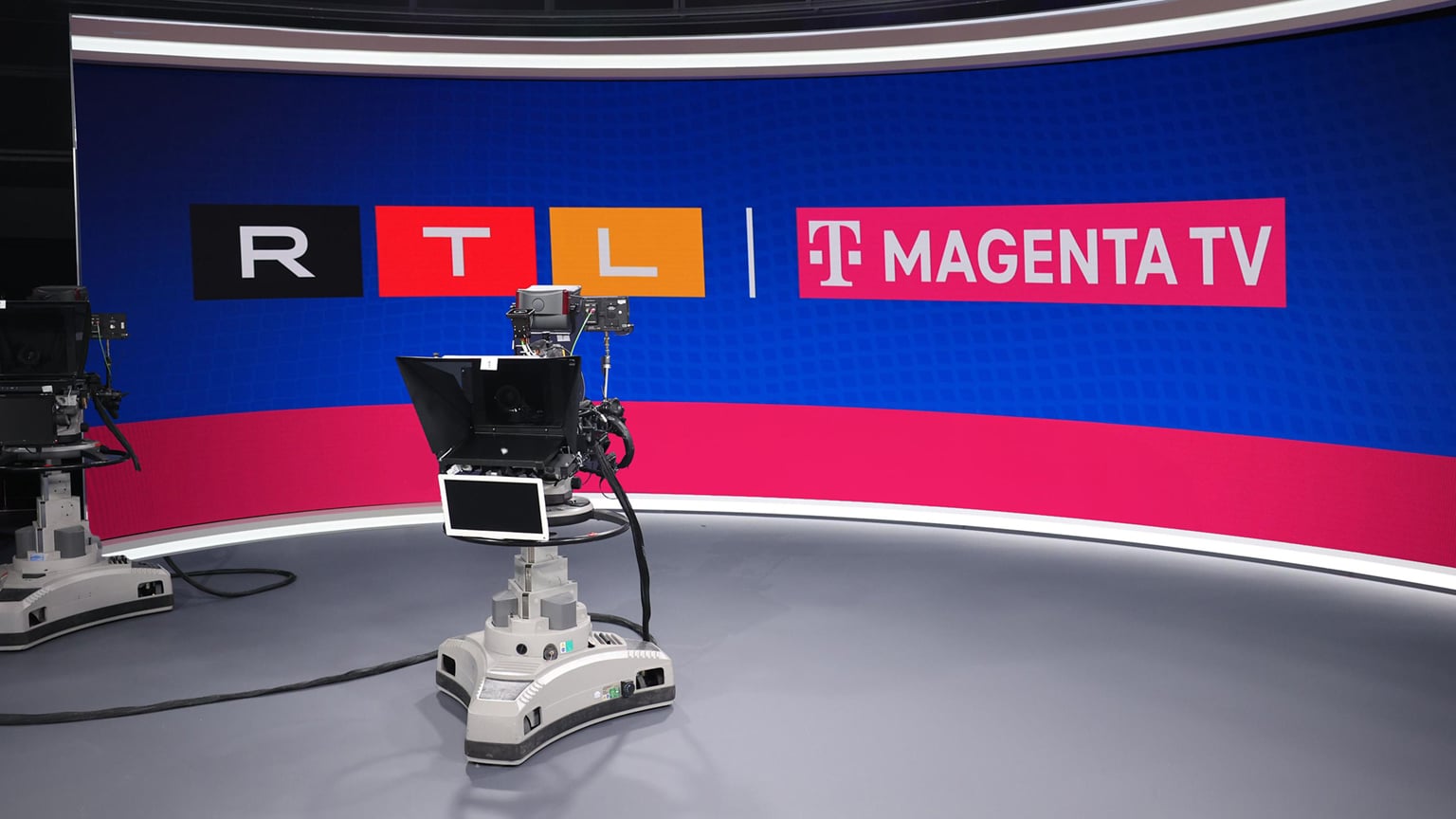 Kamera und Studioeinrichtung als Symbolbild für RTL-Campusnetz