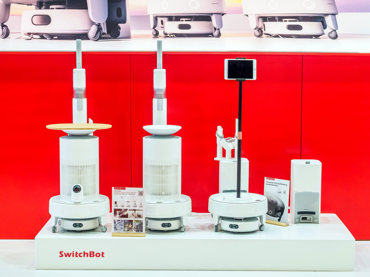 SwitchBot K20+ Pro mit Zubehör von SwitchtBot auf der CES 2025