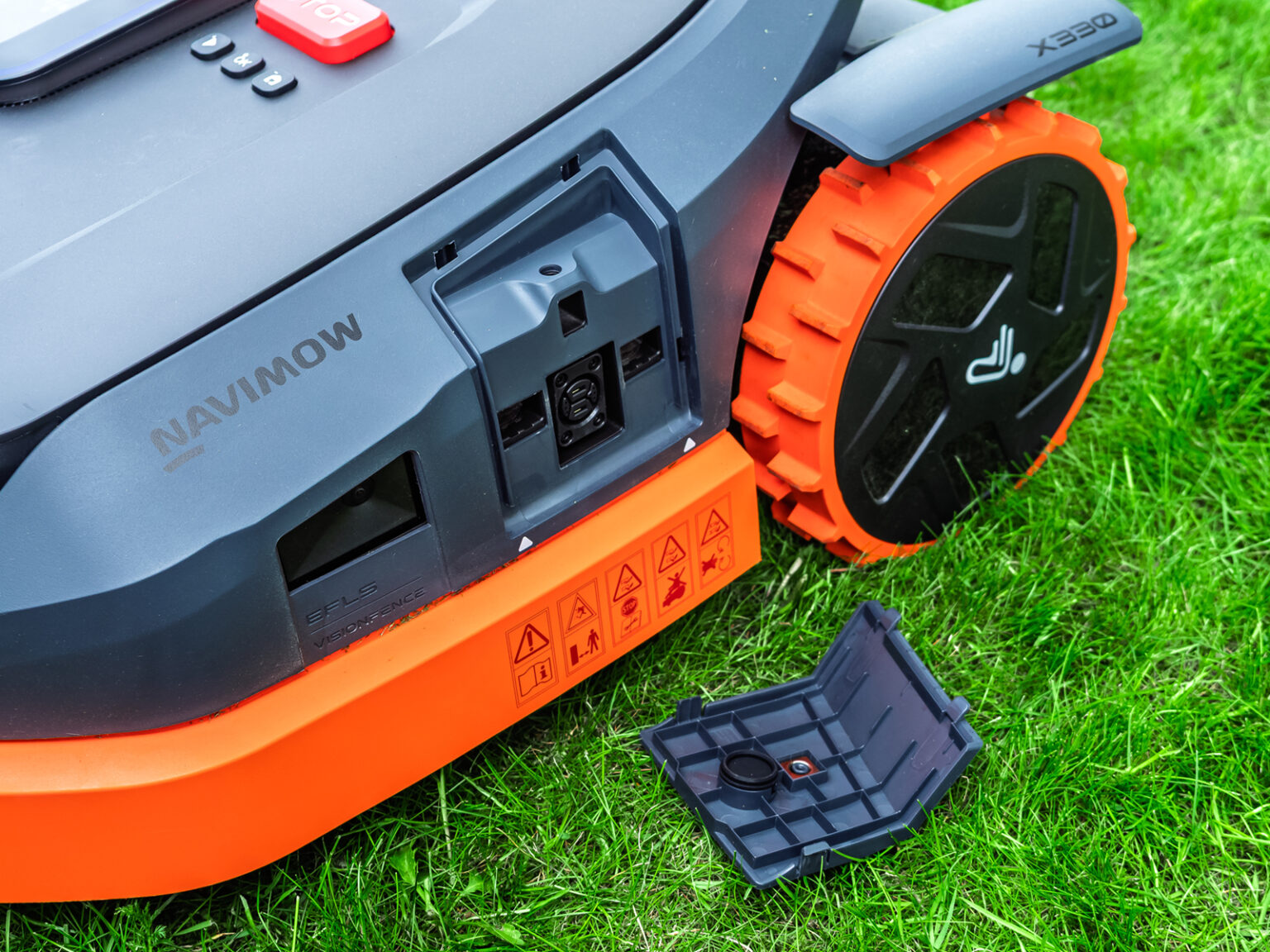 Zubehöranschluss für ein Kantentrimmmodul am Segway X3