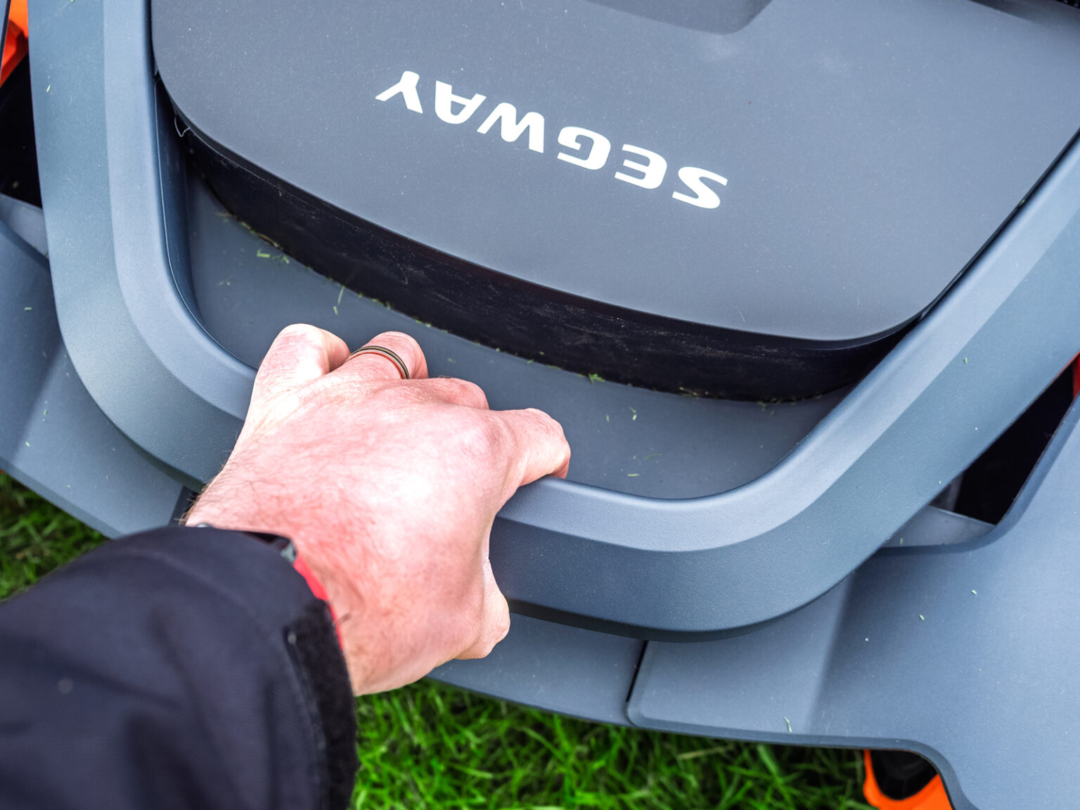 Griff des Segway Navimow X3 im Test