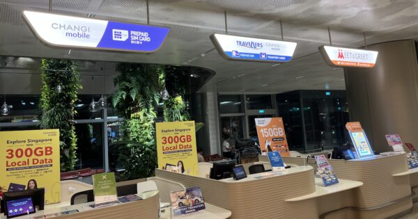 Drei Counter für SIM-Karten, unbesetzt.