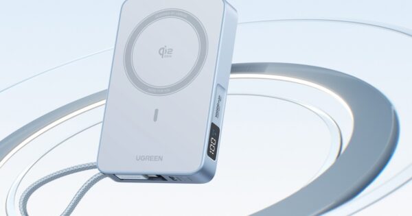 Powerbank mit Kabel und Display sowie magnetischer Fläche.