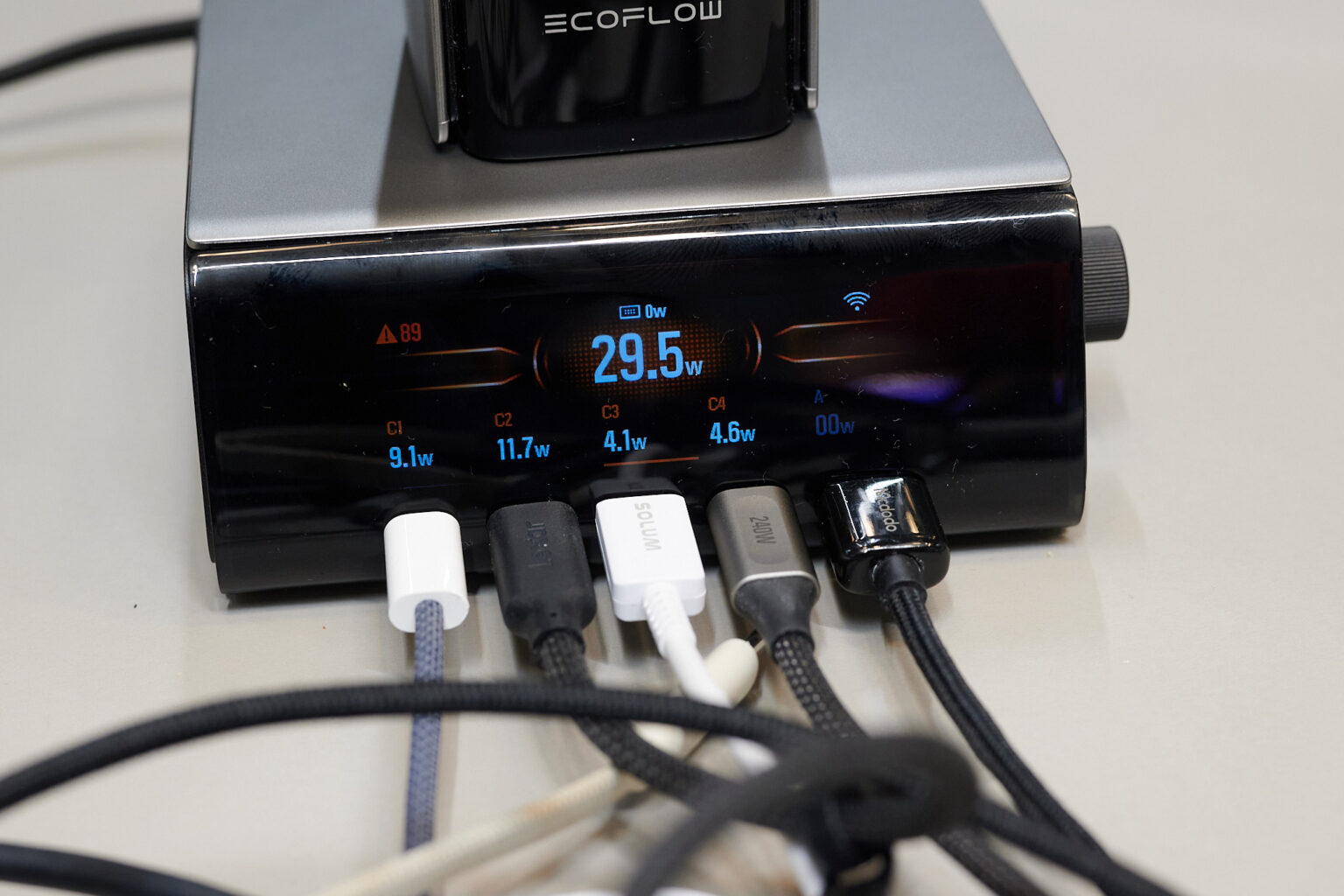 Rotes Hitzewarnungssymbol oben links. Die Leistung bricht auf 30 Watt insgesamt ein.