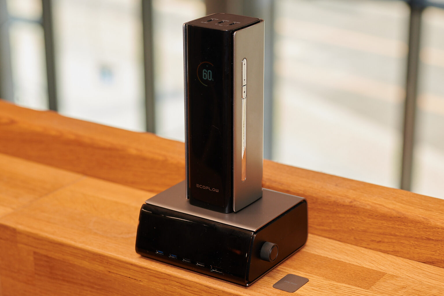 Rapid Pro Powerbank oben angedockt auf dem Charger Pro.