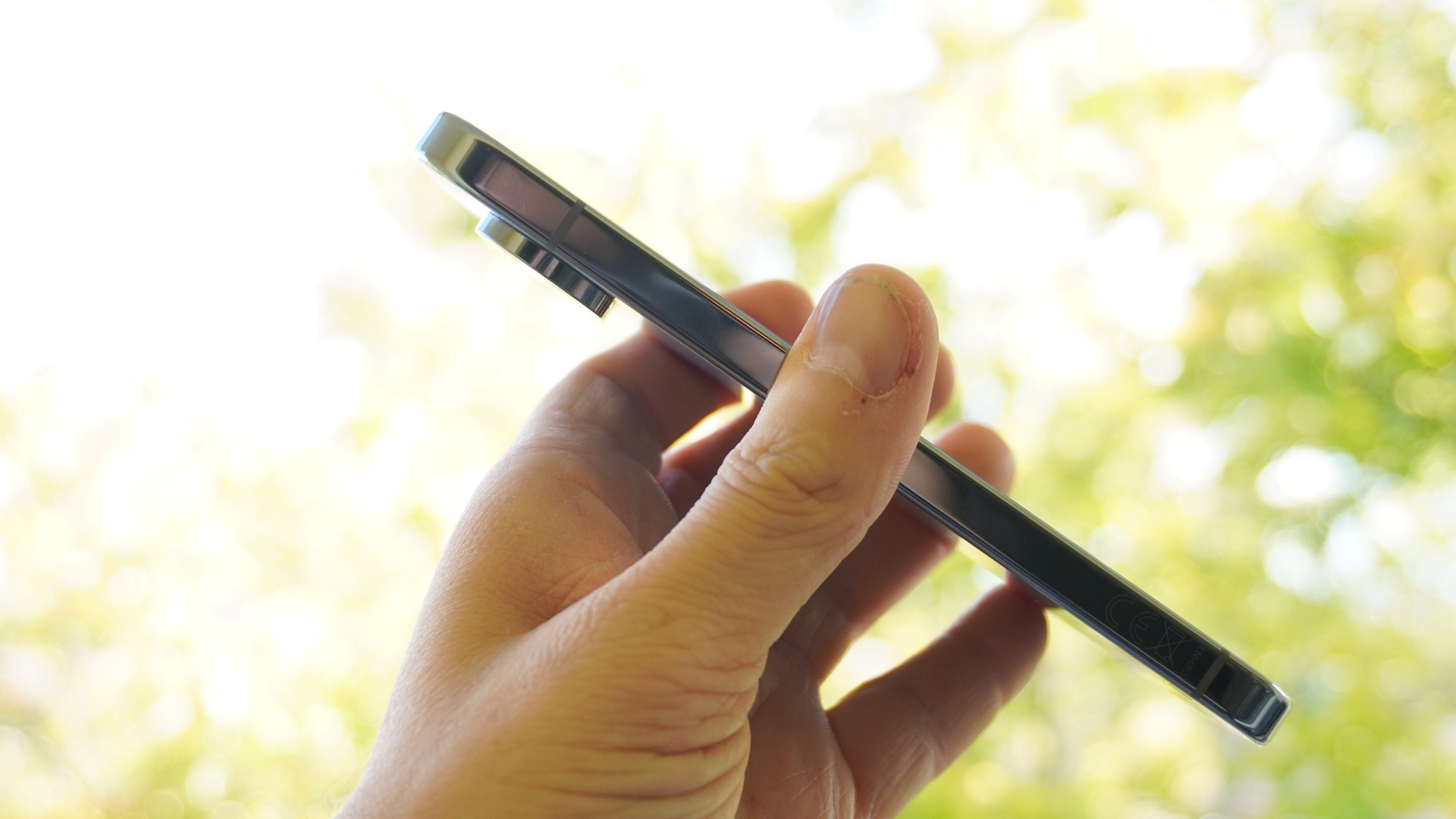 Seitenansicht vom Handy