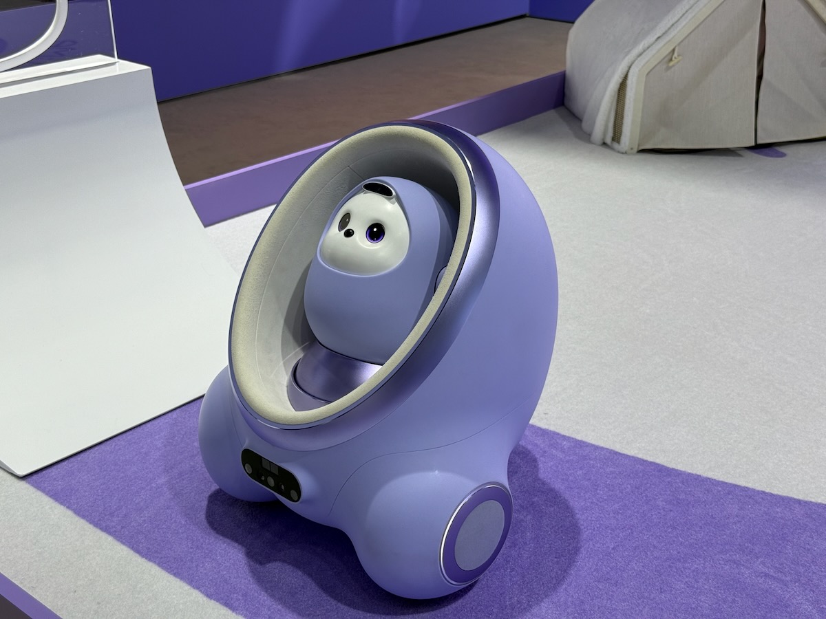 TCL Ai Me Robot