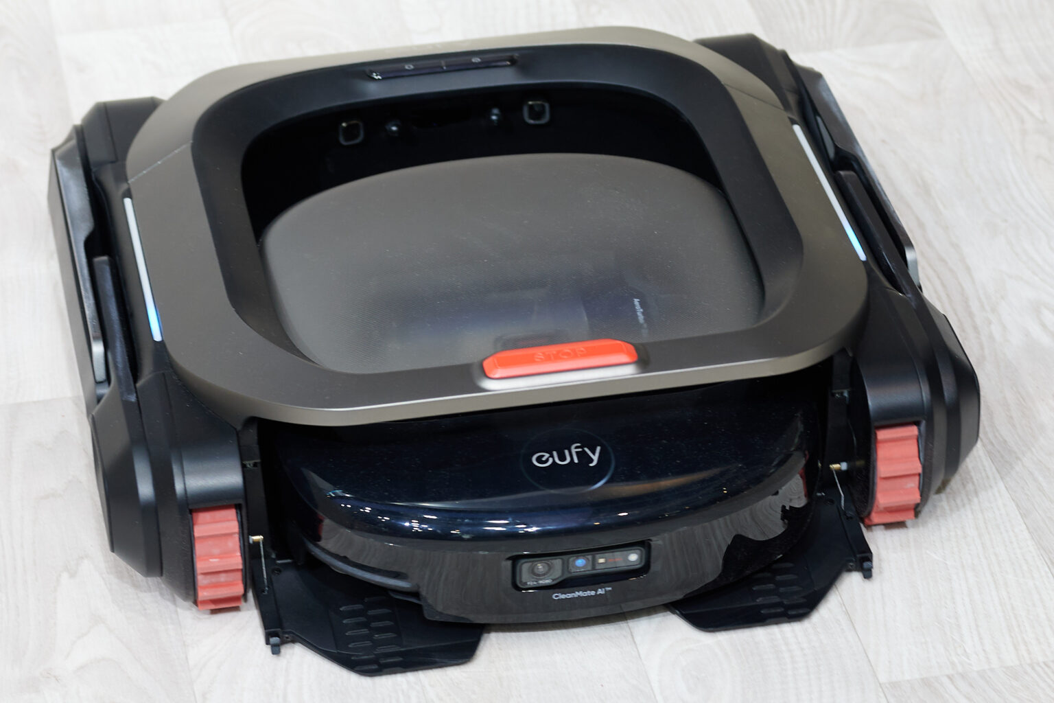 Der Eufy S2 ist fast komplett in den Marswalker gefahren.