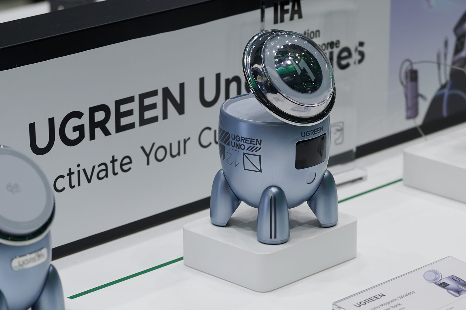 Sieht aus wie ein Raumschiff in Raketenform: Die Ugreen-Uno-Powerbank.