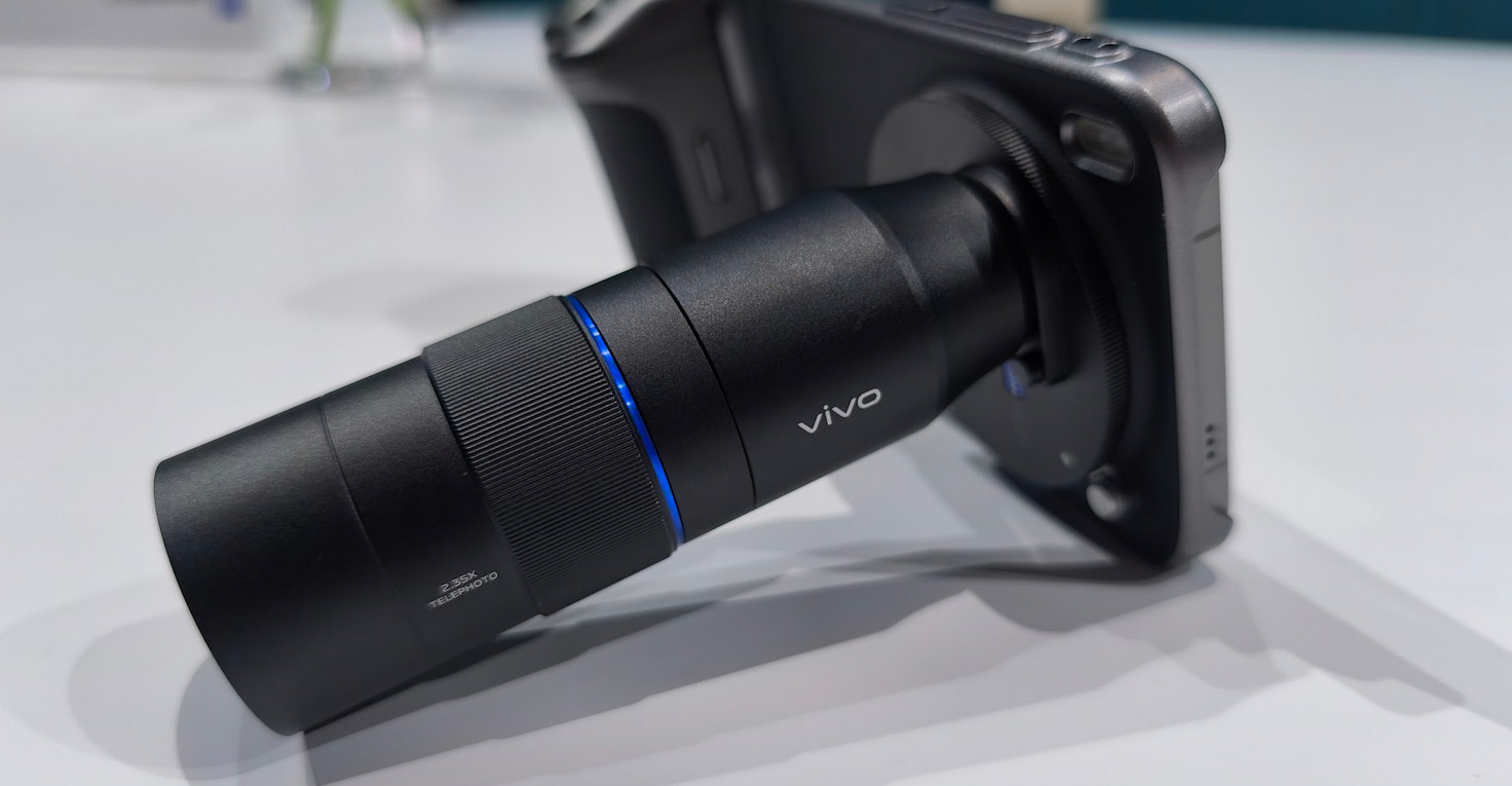 Vivo X300 Pro mit zusätzlich erhältlichem Kamera-Objektiv