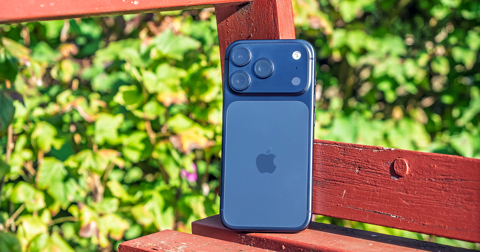 iPhone 17 Pro in Tiefblau