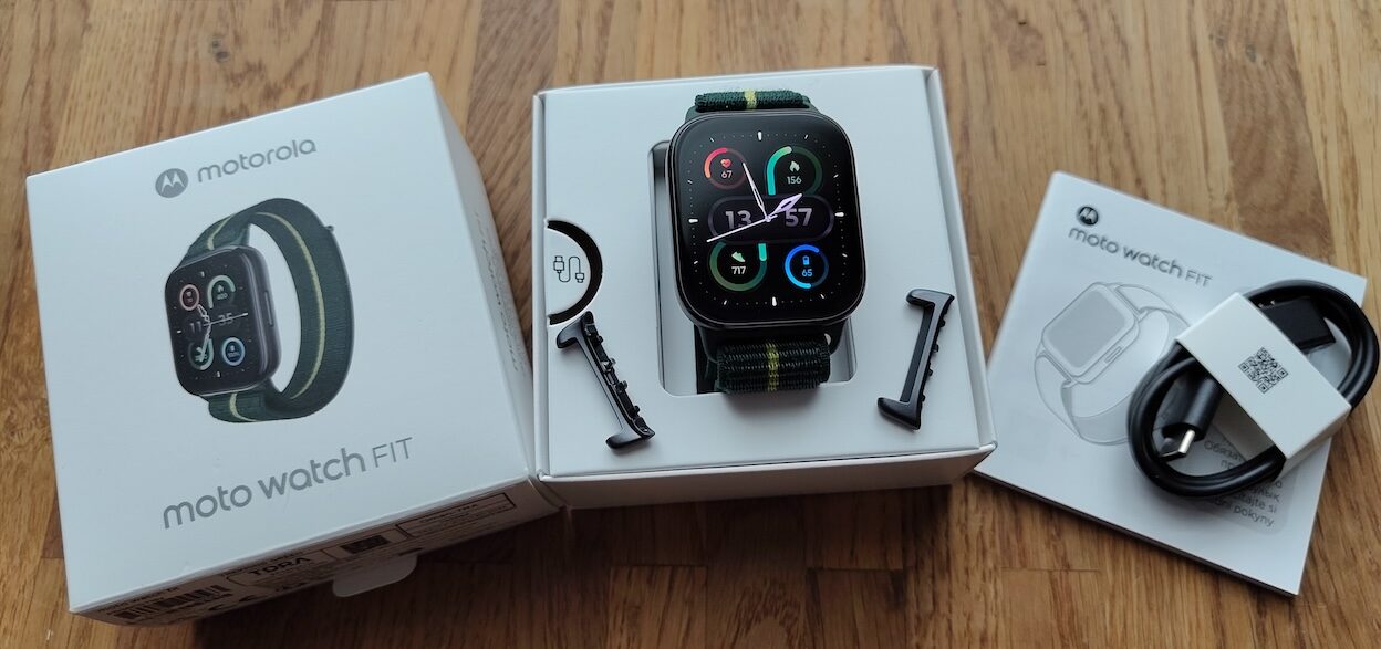 moto watch fit Lieferumfang
