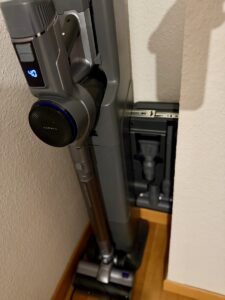 Narwal V40 Station im Test – Zubehörfach geöffnet