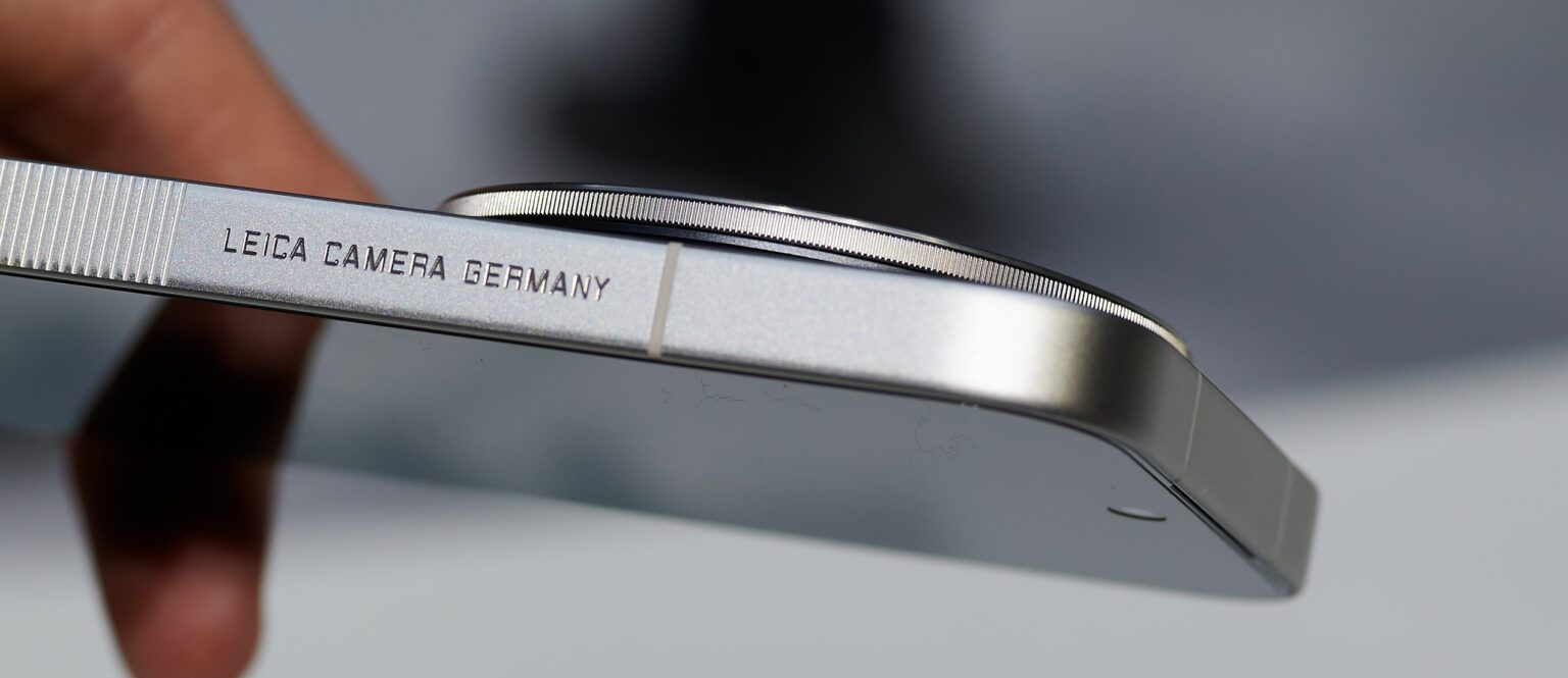 Nahaufnahme auf die Seite mit Schriftzug: Leica Camera Germany.