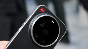 Leitzphone mit der Kamera im Blickfeld und rotem Leica-Logo.