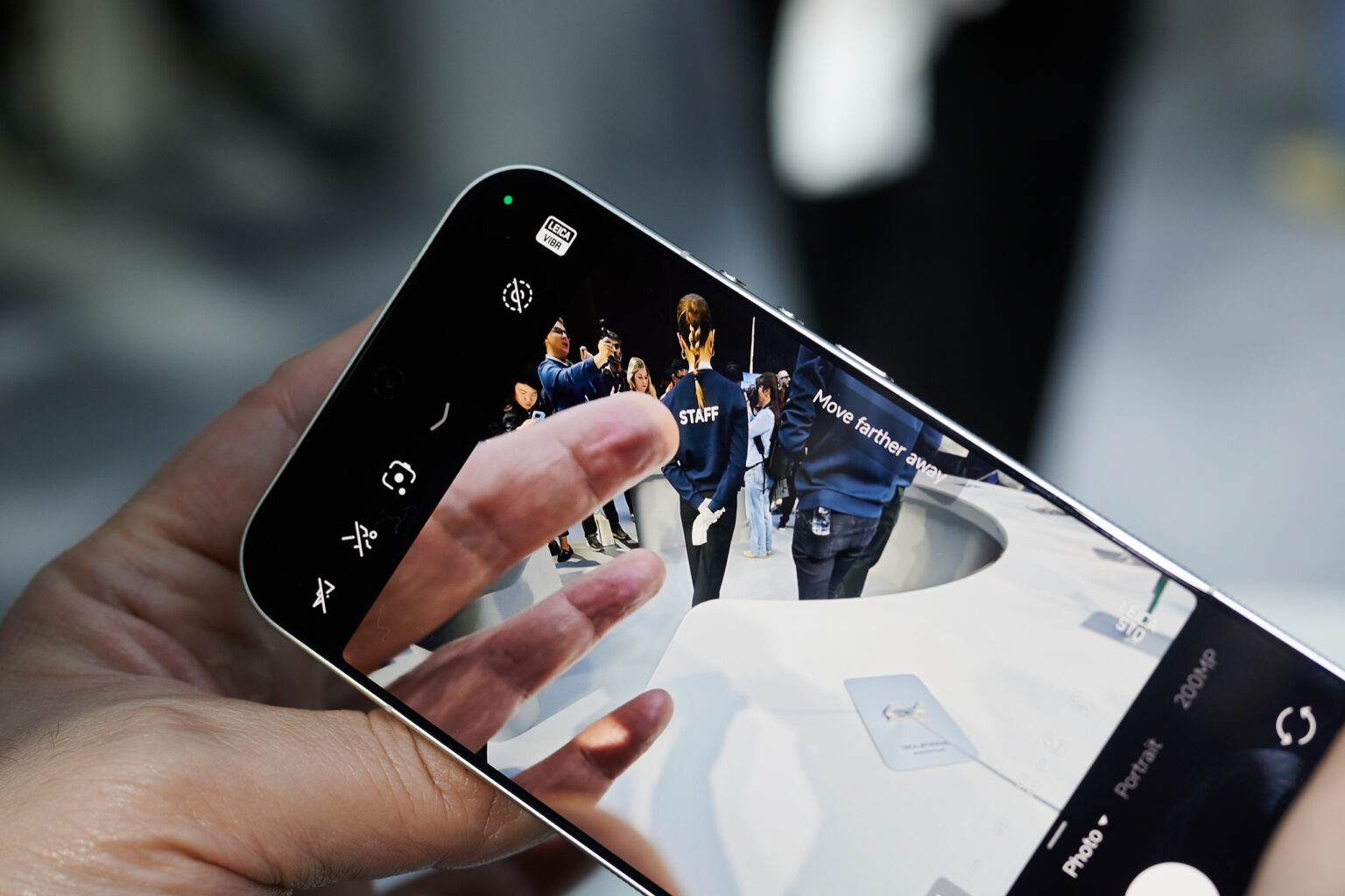 Kamerabild im Leitzphone mit drei Fingern im Weitwinkelbild.