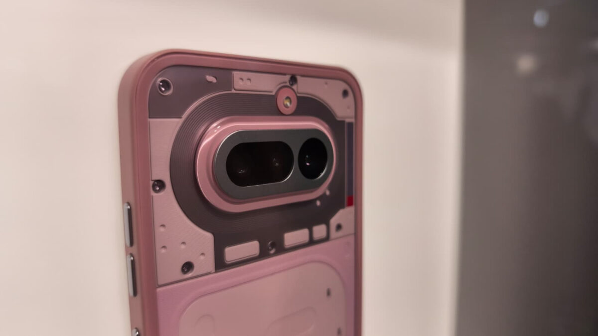 Nothing Phone (4a) in Pink beim Design Revela in Barcelona