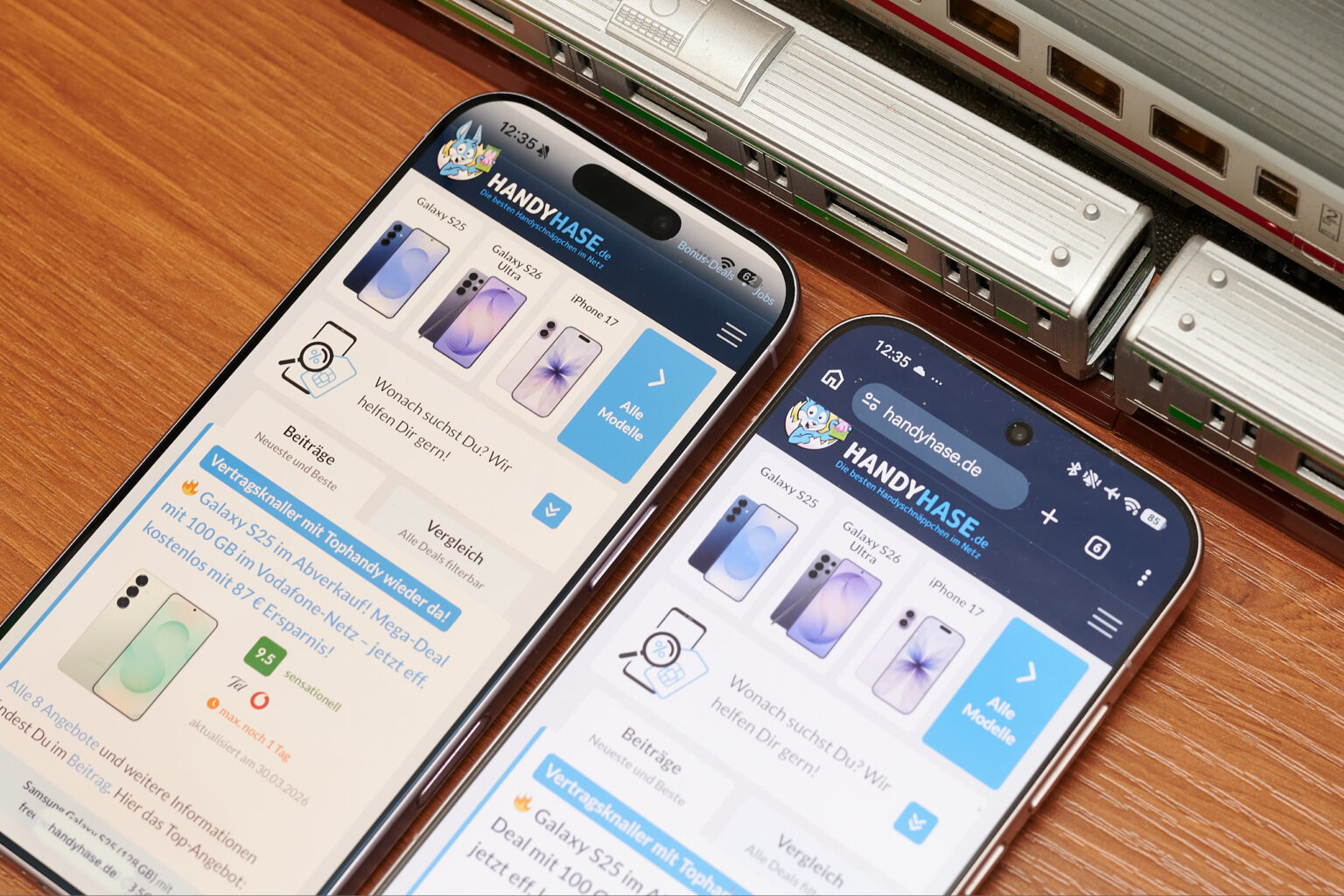 Zwei Smartphones nebeneinander.