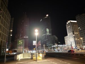 Starke Spitzenlichter für Tests in Form von Straßenlaternen.