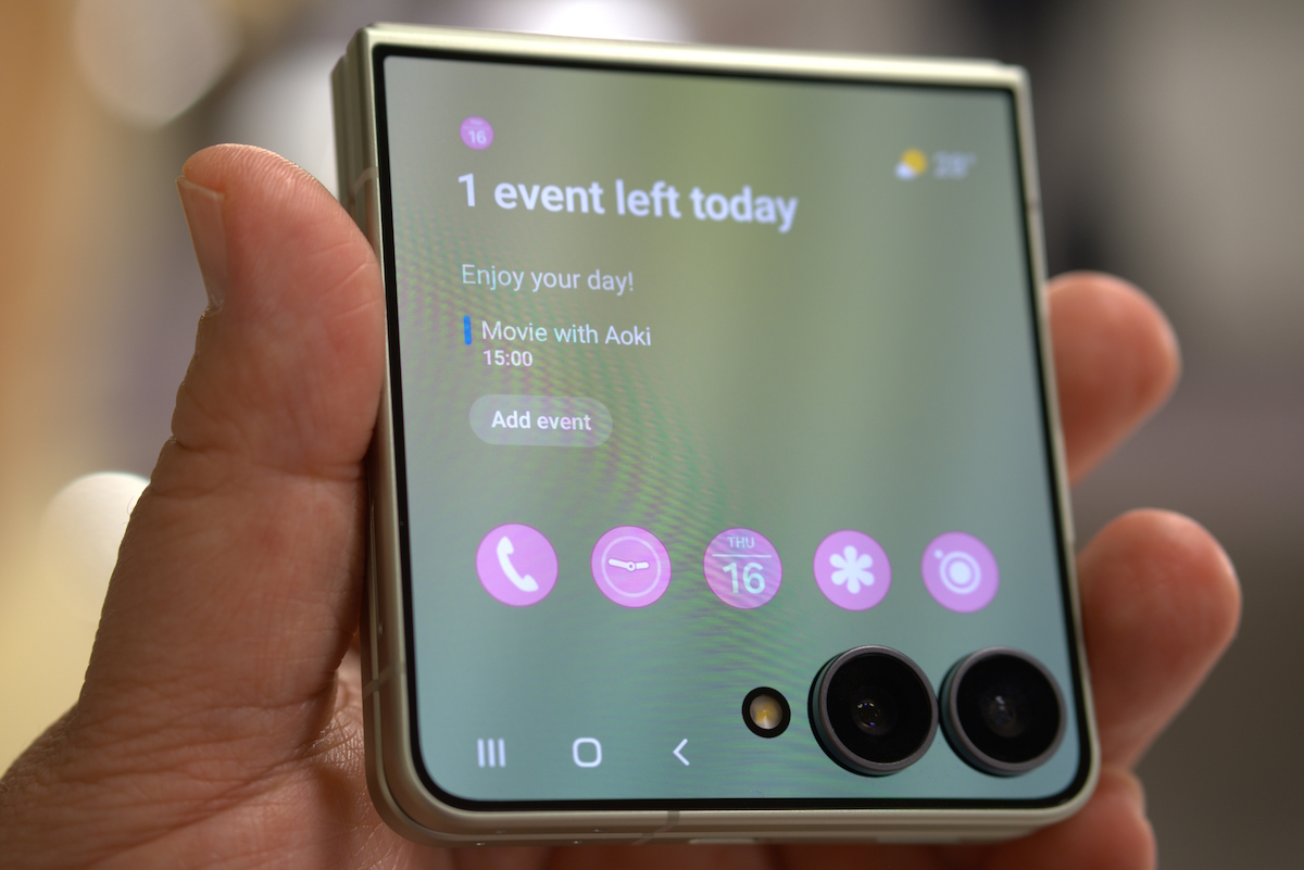 Samsung Galaxy Z Flip 8 im Hands-on – Frontscreen