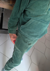 Das Xplora One passt auch in Kinder-Hosentaschen