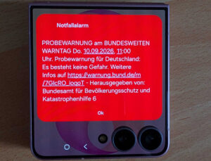 Bundesweiter Warntag: Probealarm auf dem Display des Samsung Galaxy Z Flip 8