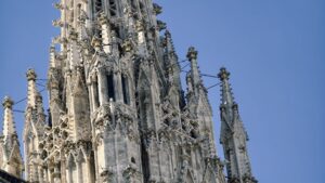 vivo X300 Pro Testfoto – Kirchturm nah