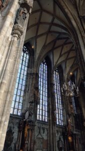 vivo X300 Pro Testfoto – Kirchenfenster
