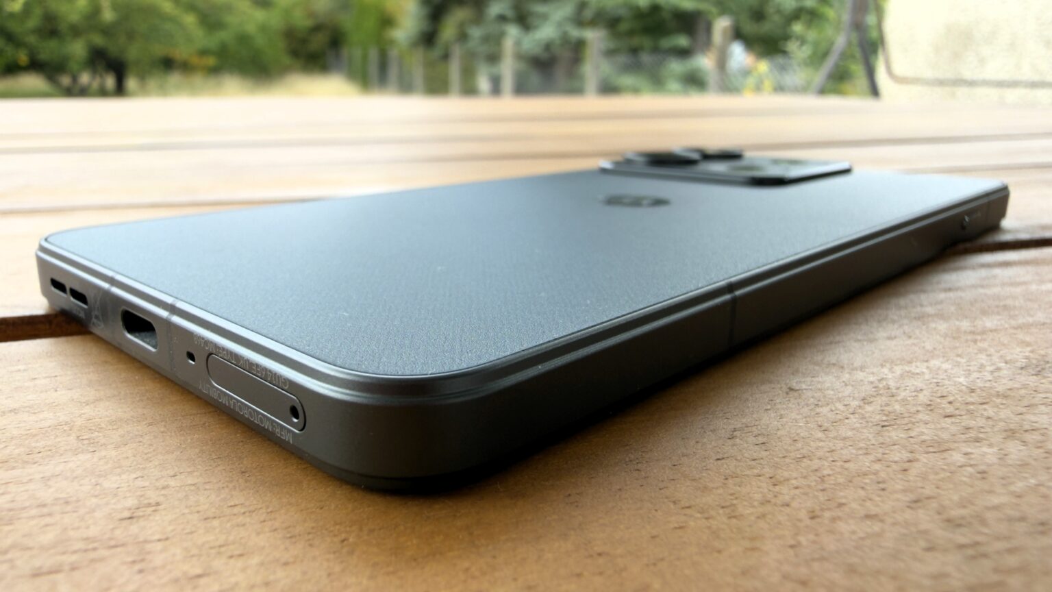 Motorola Edge 70 Max im Test – Kante und Rückseite