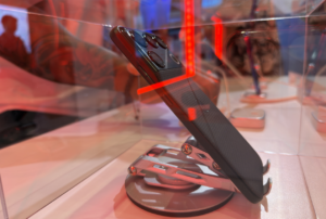 Motorola Signature 27 seitliche Ansicht (Bild: Michael Spieler, Handyhase)