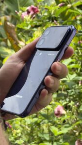 Xiaomi 18 Pro in der Hand mit Rückseite