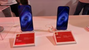 Xiaomi 18 Pro und Pro Max nebeneinander - Front mit Display