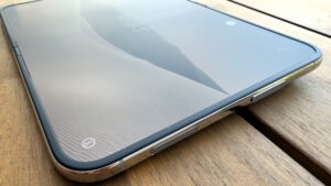 Unboxing: Apple iPhone Duo im Test – rechter Rand