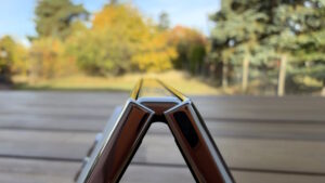 Unboxing: Apple iPhone Duo im Test – Scharnier