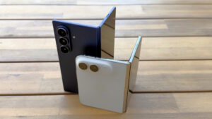 iPhone Duo vs. Galaxy Z Fold 7 – topview