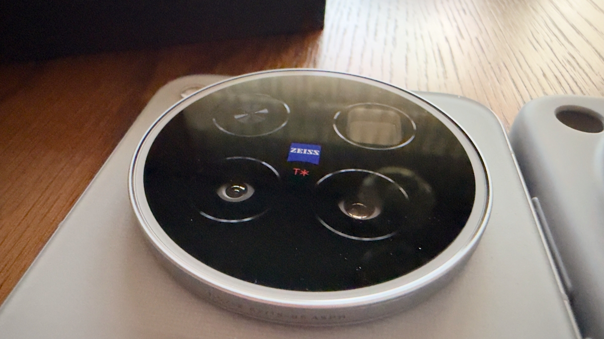 Vivo X500 Pro Max – ZEISS Triple-Cam