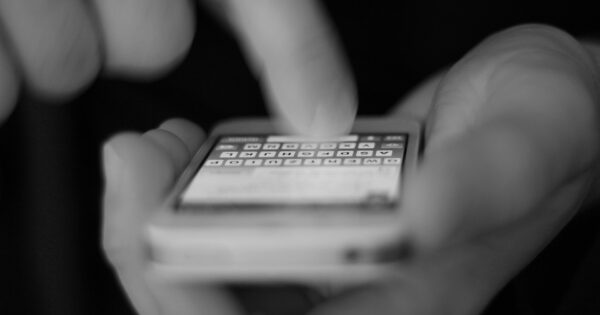 DHL Paket SMS Betrug News Teaser