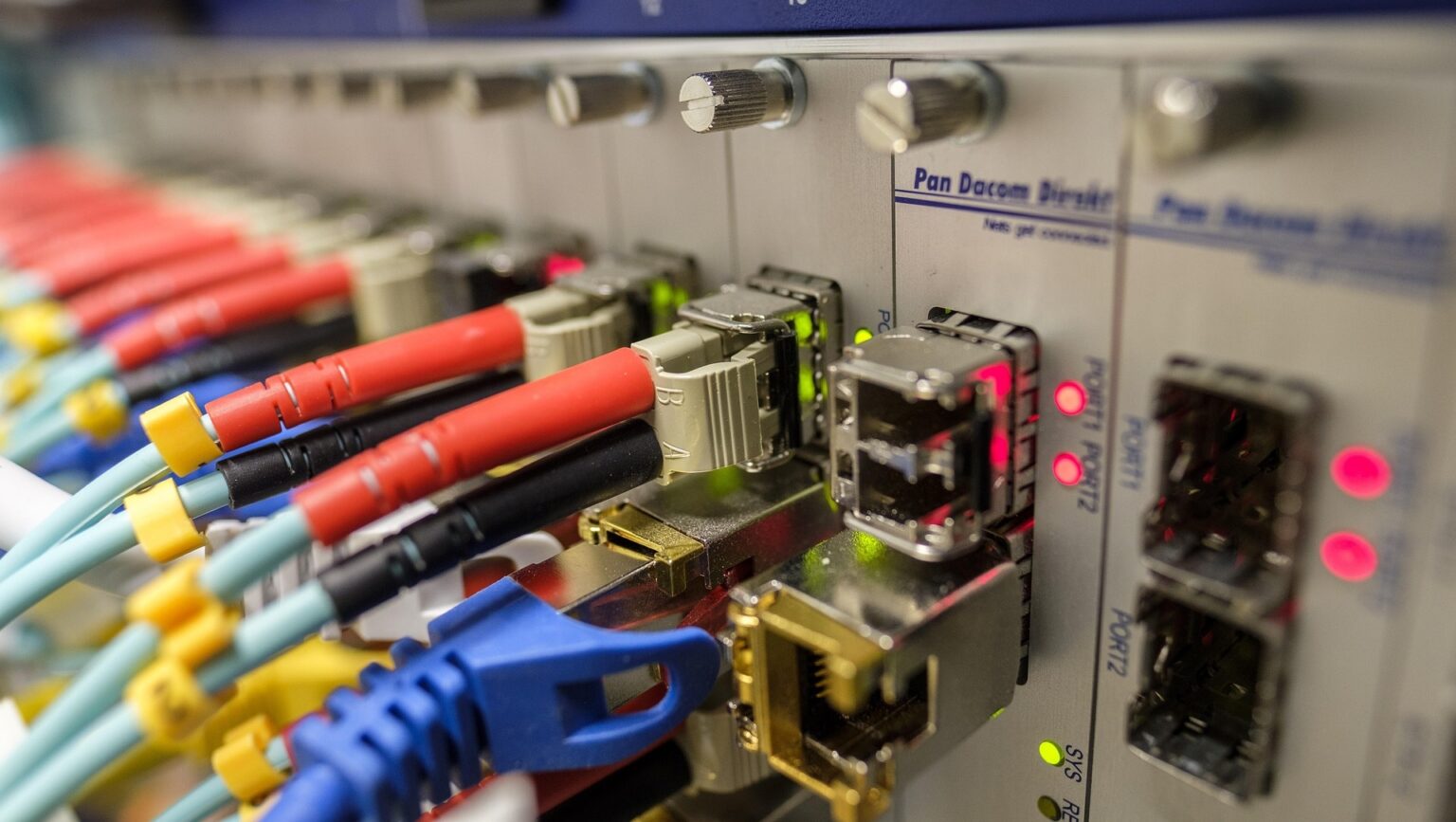 Glasfaser Router Kabel Symboldbild News Teaser