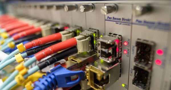 Glasfaser Router Kabel Symboldbild News Teaser